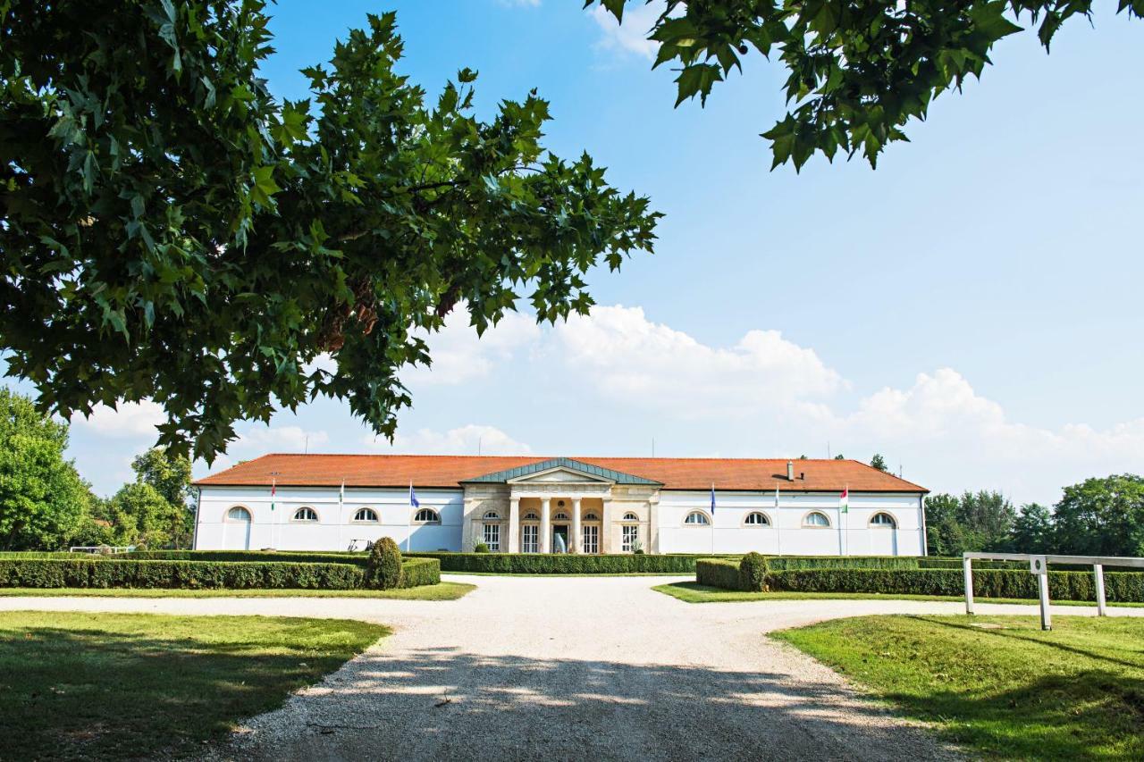 Pannonia Golf & Country Club Bed & Breakfast Alcsutdoboz ภายนอก รูปภาพ