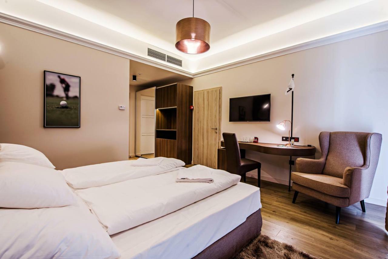Pannonia Golf & Country Club Bed & Breakfast Alcsutdoboz ภายนอก รูปภาพ