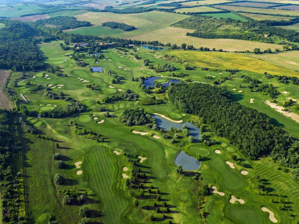 Pannonia Golf & Country Club Bed & Breakfast Alcsutdoboz ภายนอก รูปภาพ