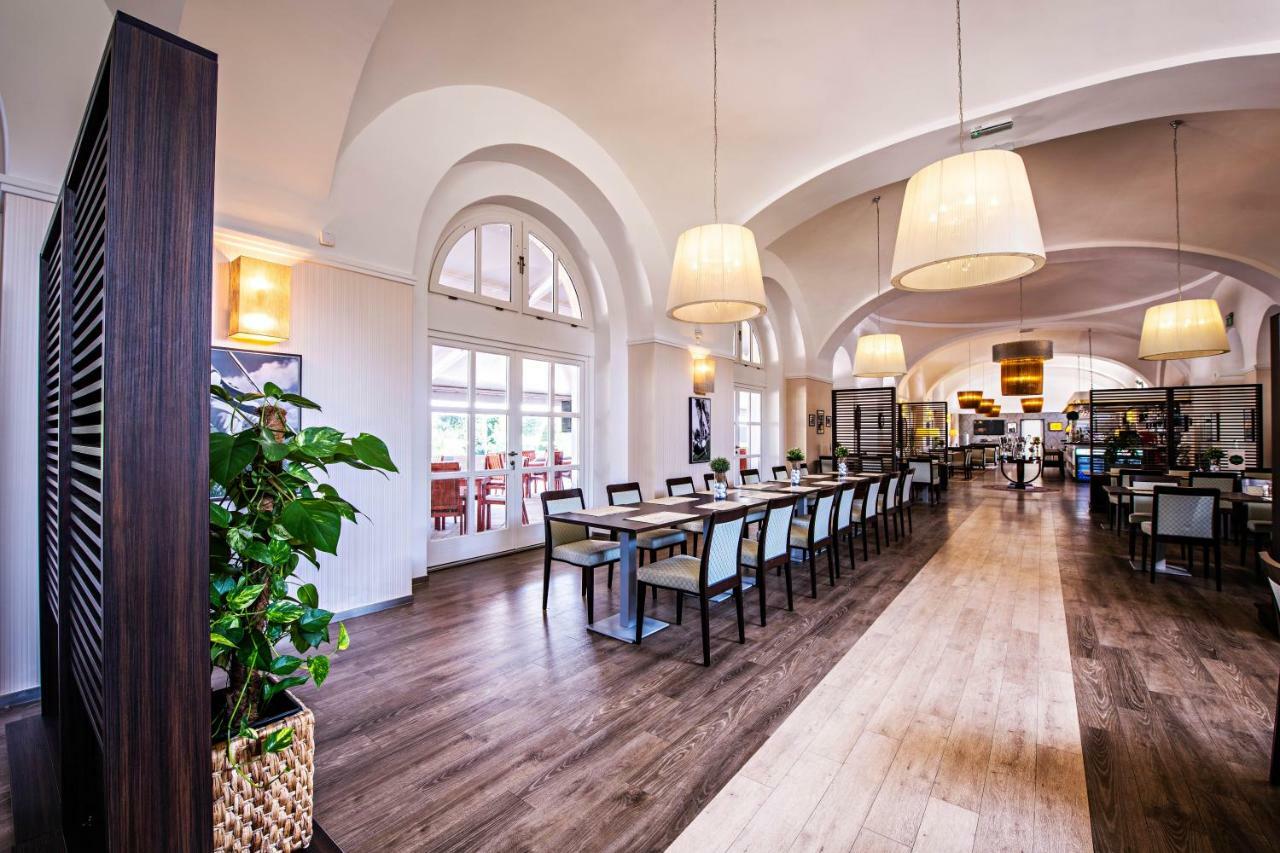 Pannonia Golf & Country Club Bed & Breakfast Alcsutdoboz ภายนอก รูปภาพ